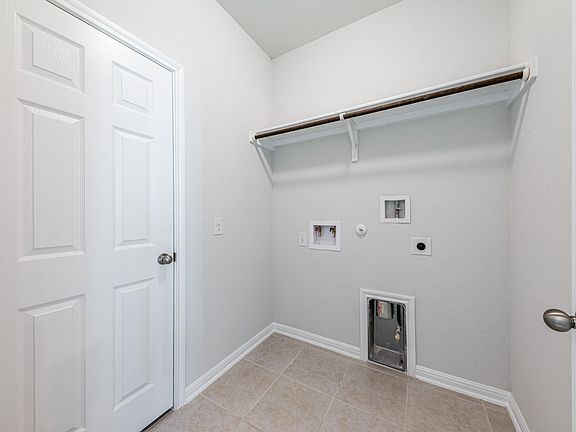 4th image of 708 Durness Dr