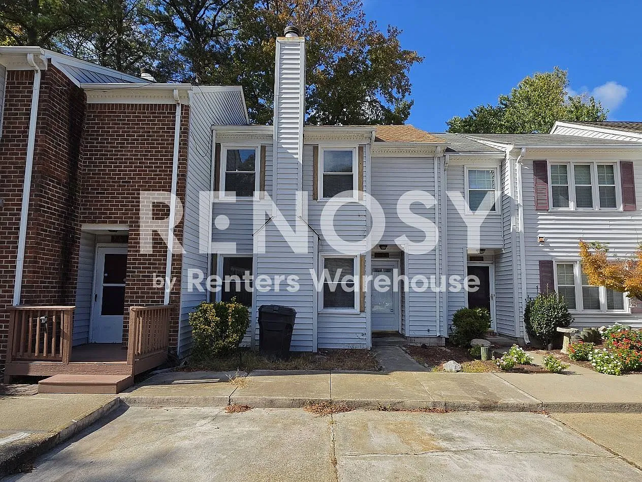 Charming Townhouse in a Desirable Location! — Photo 2