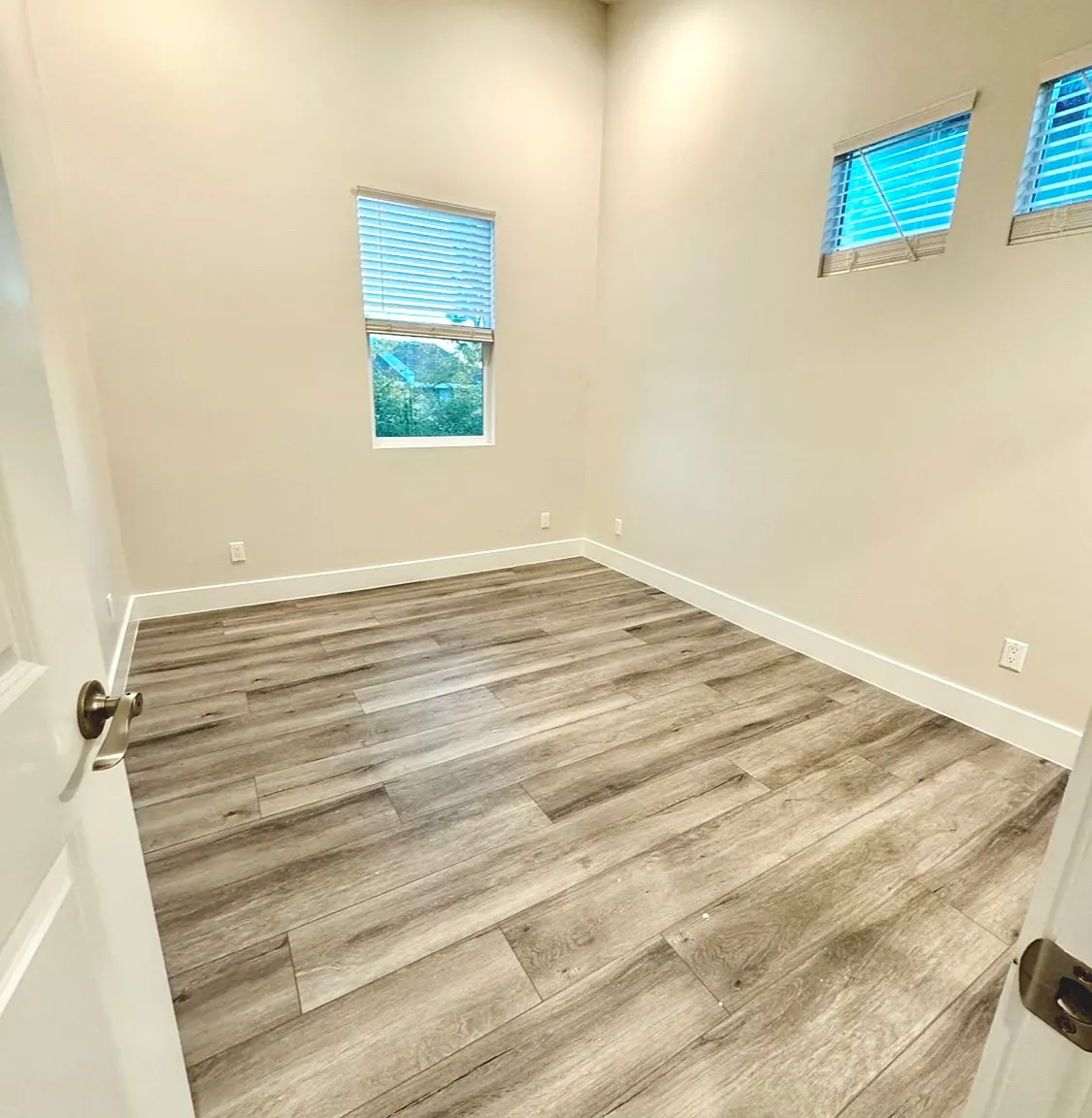 4 bed, 2.5 bath, 1670 sqft, $4,395 — Photo 4