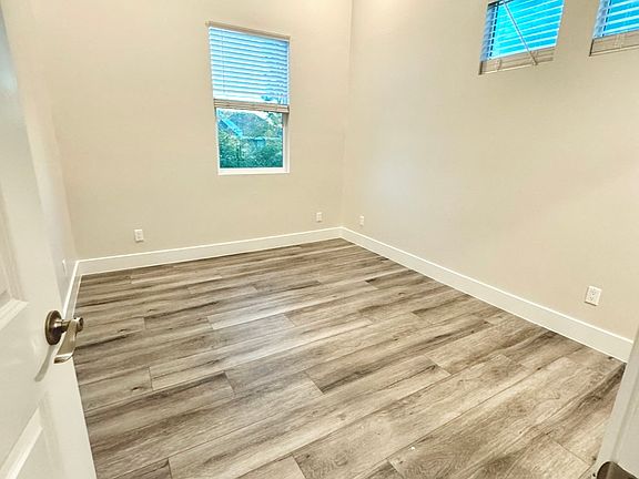 4th image of 14416 Yukon Ave #B
