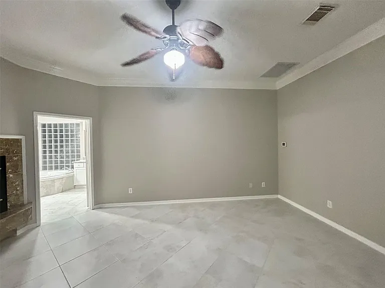 16807 Laguna Springs Dr — Photo 29