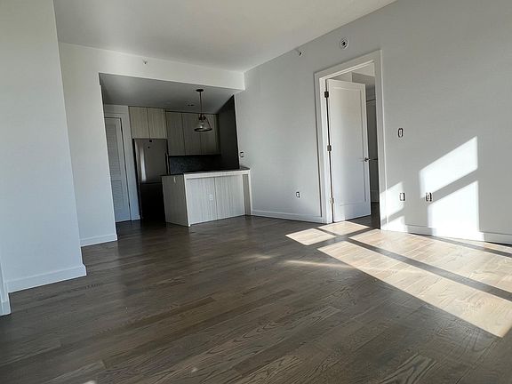 5th image of 125 Parkside Ave APT 6M