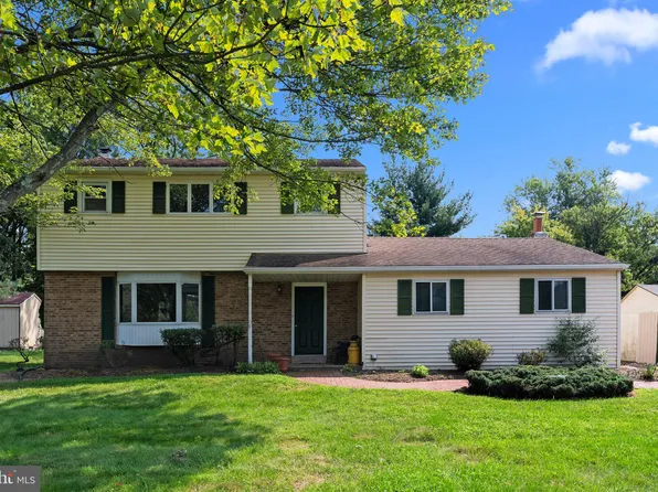 53 Falcon Dr, Chalfont, PA 18914