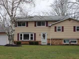 6 Scenic Cir, Rochester, NY 14624