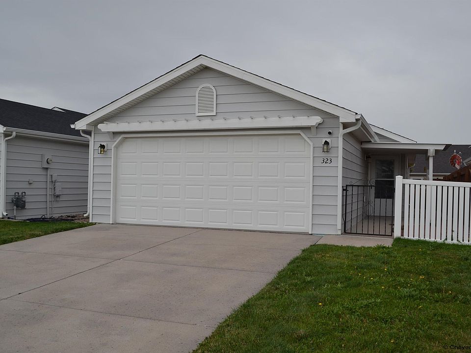 1st image of 323 Appletree Ln