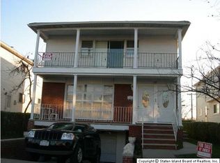 19 Woodcrest Rd, Staten Island, NY 10303