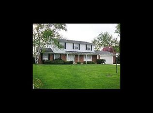 25515 Wykeshire Rd, Farmington Hills, MI 48336