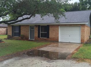 624 Houston St, West Columbia, TX 77486