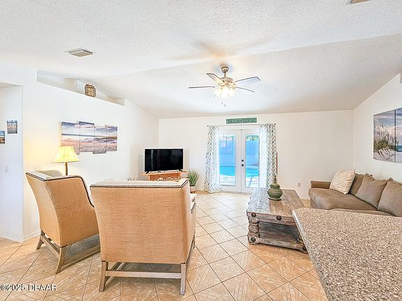 5th image of 12 Pebble Stone Ln