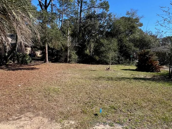 433 Hilltop Dr, Gulf Shores, AL 36542