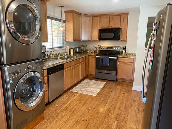 Lots of cabinet space, washer and dryer