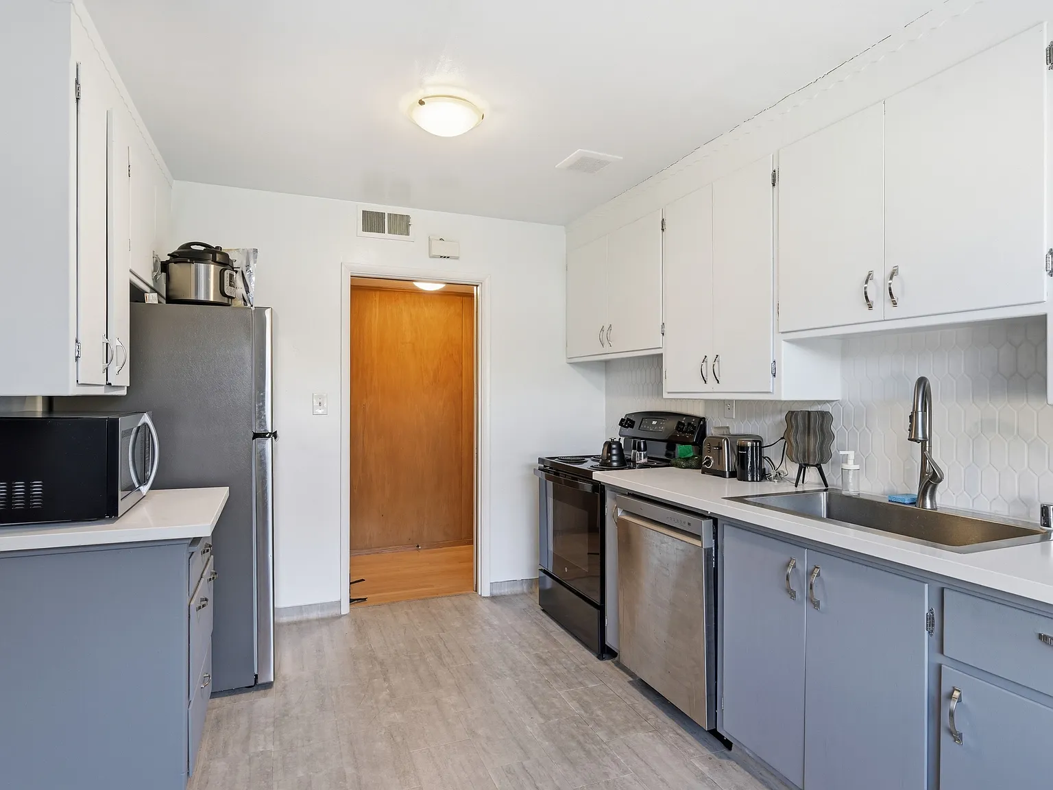2 bed, 1250 sqft, $3,395 — Photo 2