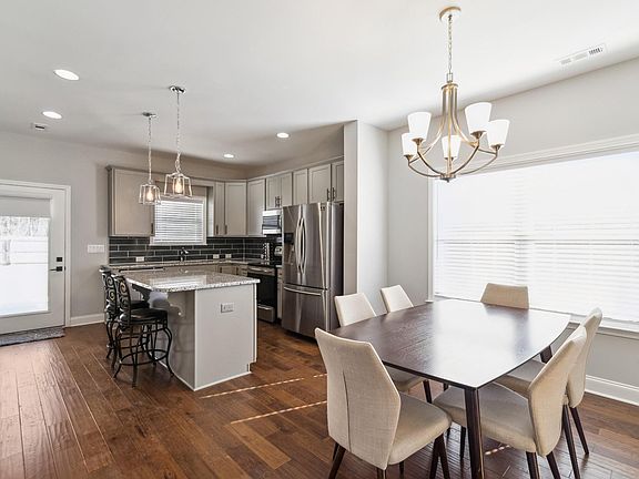 5th image of 551 Oakvale Ln