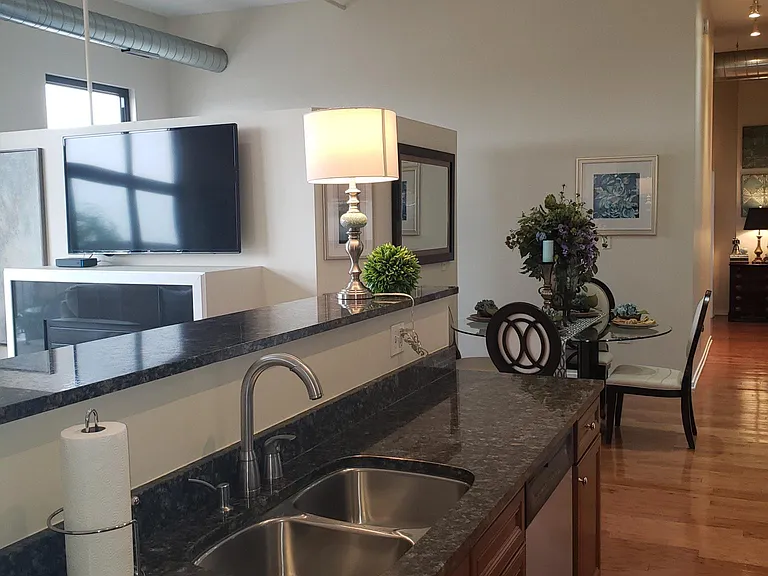 1525 S Sangamon St #802 — Photo 11