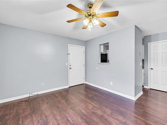 3rd image of 511 Mystic Dr APT G