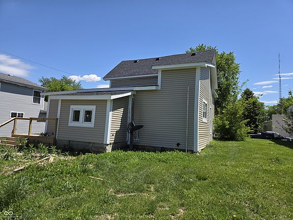 4th image of 105 N Main St