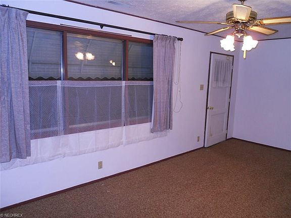 3rd image of 522 Barker St