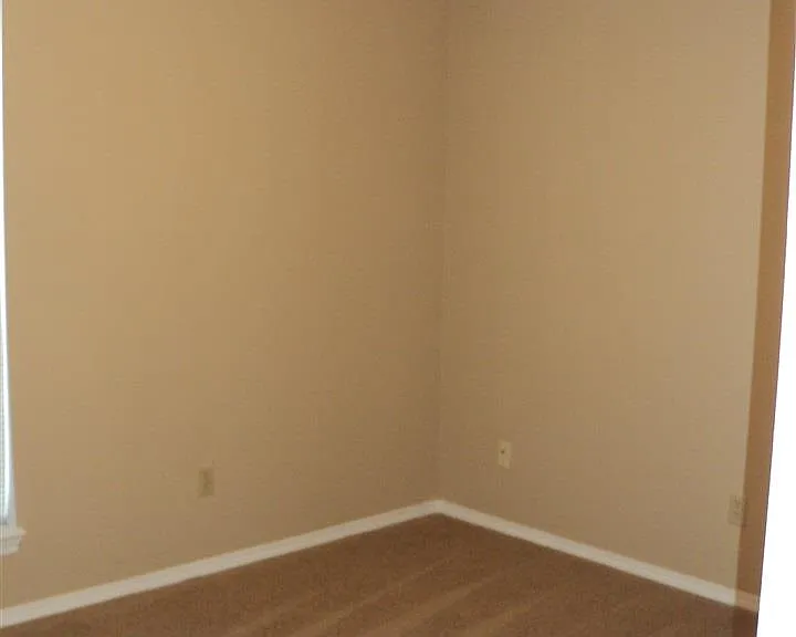 417 Oak Knoll Ln — Photo 5
