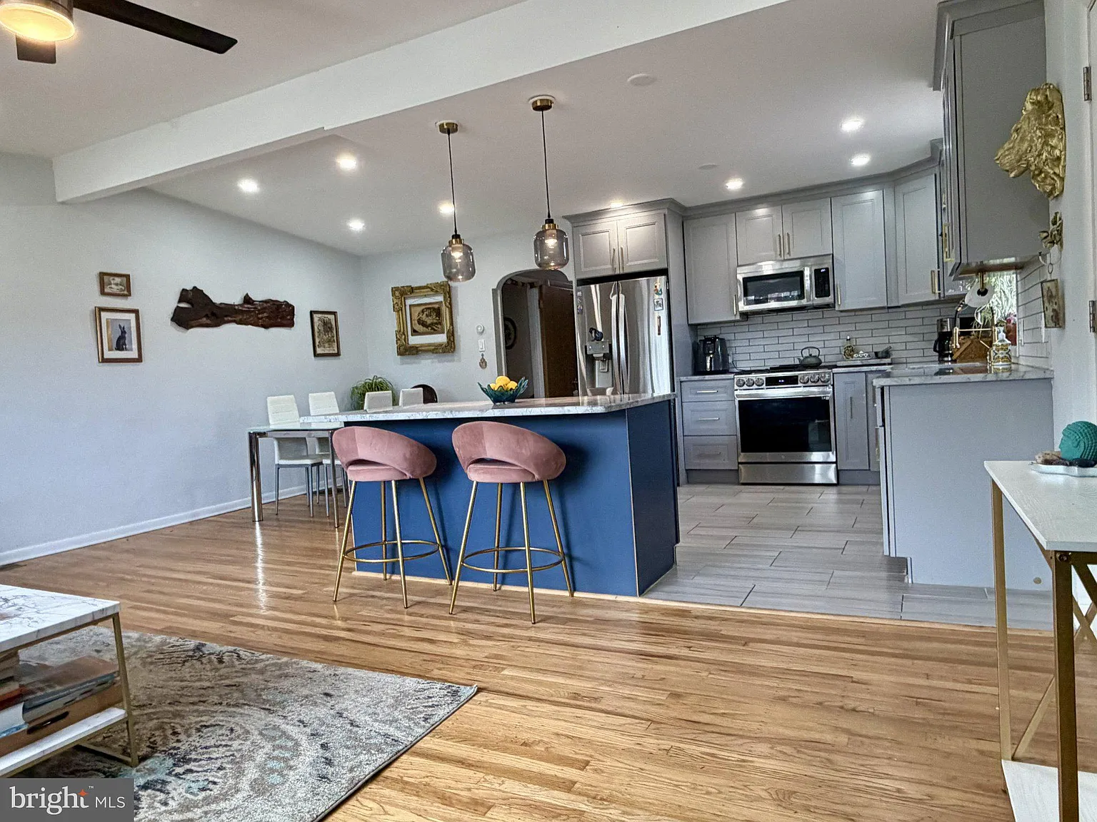 3 bed, 2.0 bath, 1117 sqft, $2,750 — Photo 3
