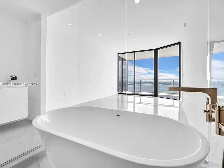 700 NE 24th St #4507 — Photo 28