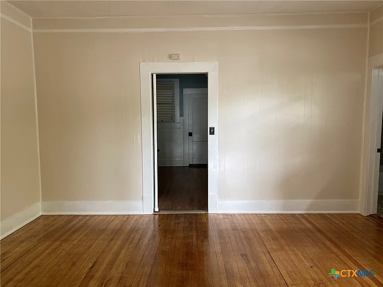 420 W San Antonio St #A — Photo 5