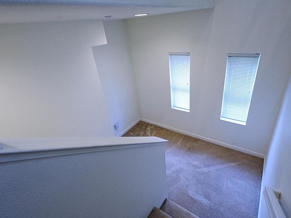 5th image of 616 Plaza Pl
