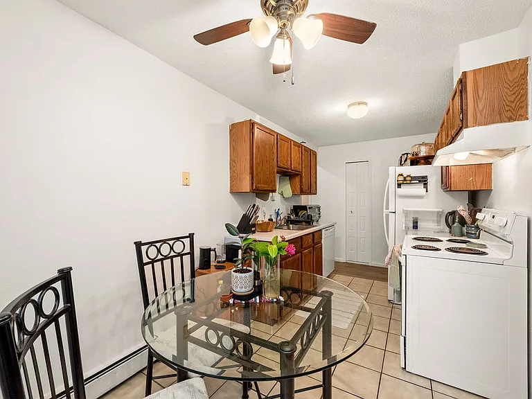 Summerfield Apartments — Photo 5