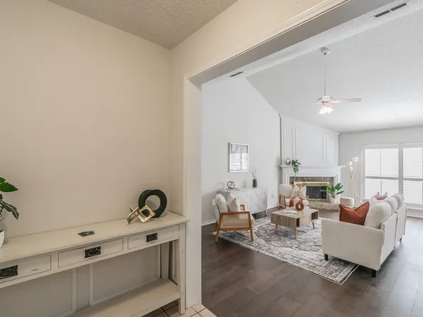 711 Preston Pl, Grapevine, TX 76051