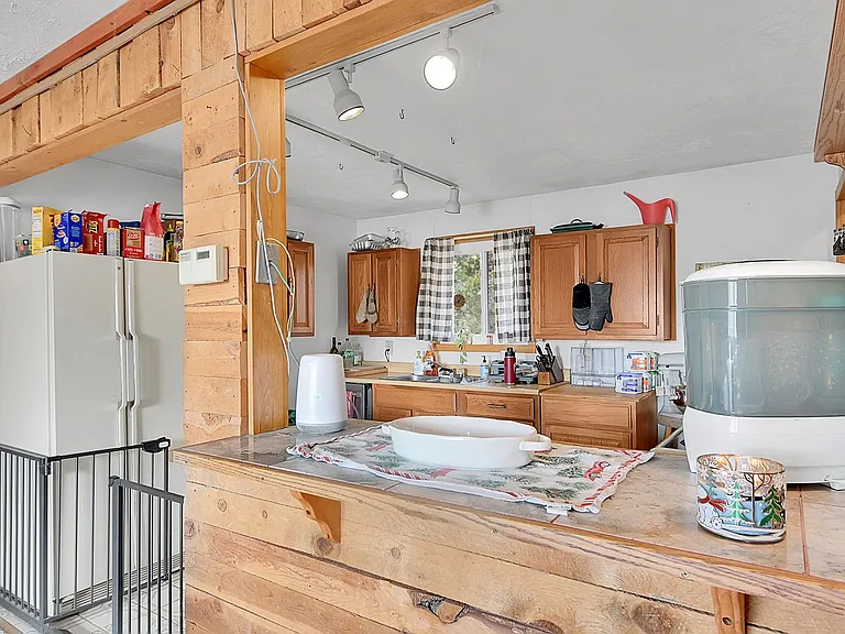 2027 Roland Dr — Photo 10