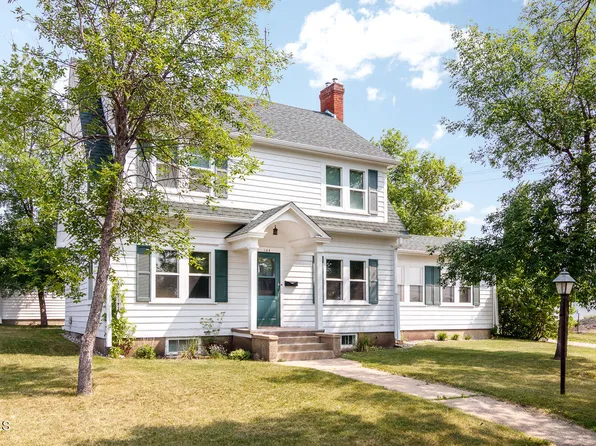 144 7th St NW, Valley City, ND 58072