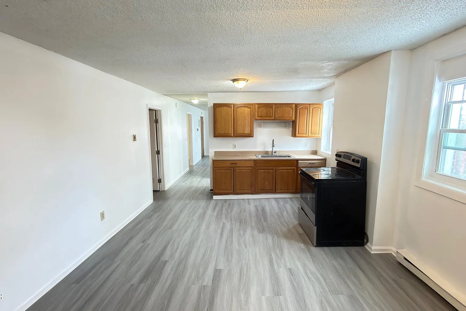 3 bed, 950 sqft, $1,325 — Photo 4