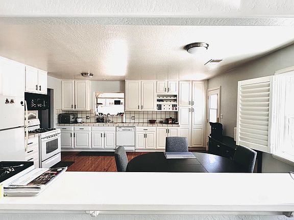 5th image of 1150 Shamrock Dr