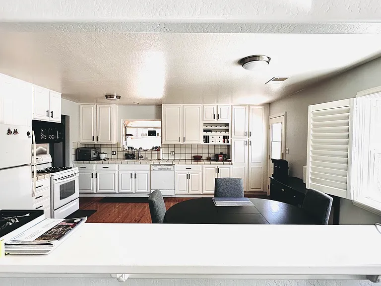 1150 Shamrock Dr — Photo 5