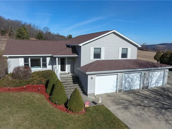 7558 Sunset Cir, Almond, NY 14804
