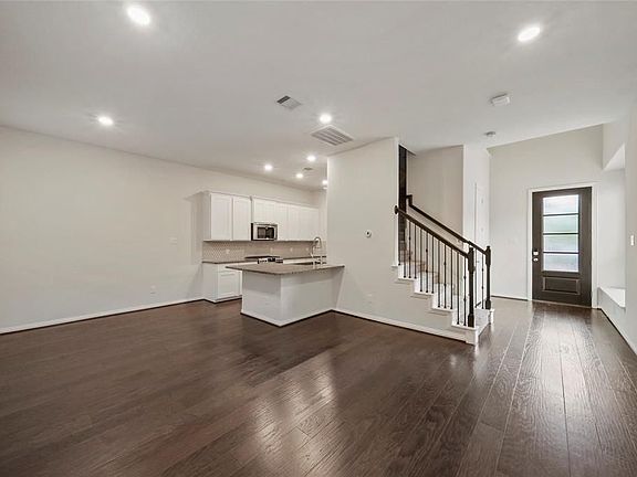 5th image of 708 Ivory Manor Dr