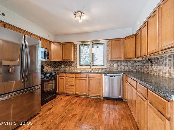 3rd image of 15046 Castlebar Ln