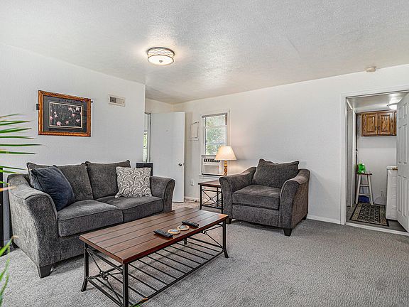 4th image of 76 Miller Ave