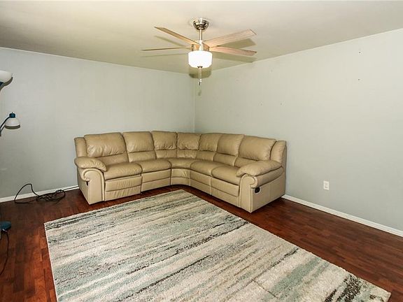 4th image of 1908 S Haverhill Dr