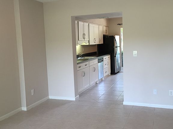 4th image of 15 Lakewood Park Dr