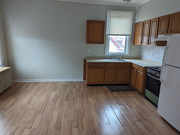 3rd image of 501 Greenfield Ave Floor 2