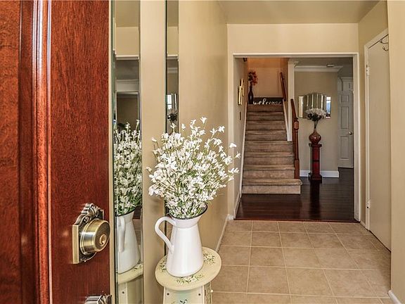 2nd image of 35 Astor Ct #35