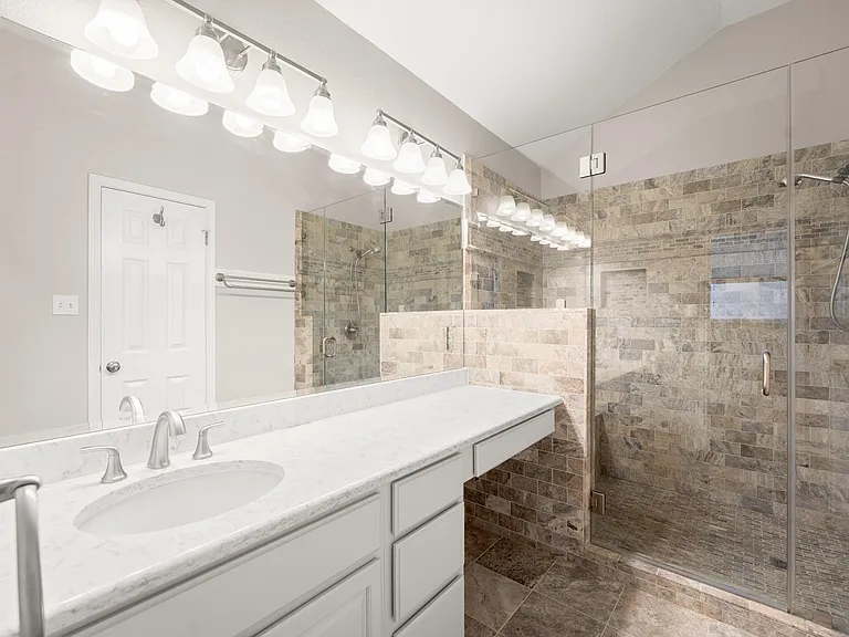 2113 Rosemary Ln — Photo 16