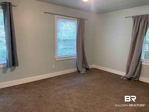 2nd image of 2057 Faye St