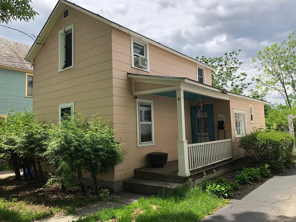 61 Charlotte St