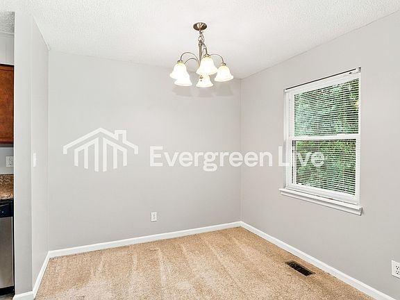 5th image of 124 Rosemary Ln