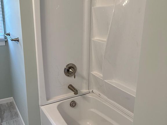 Hall Bath Tub / Shower