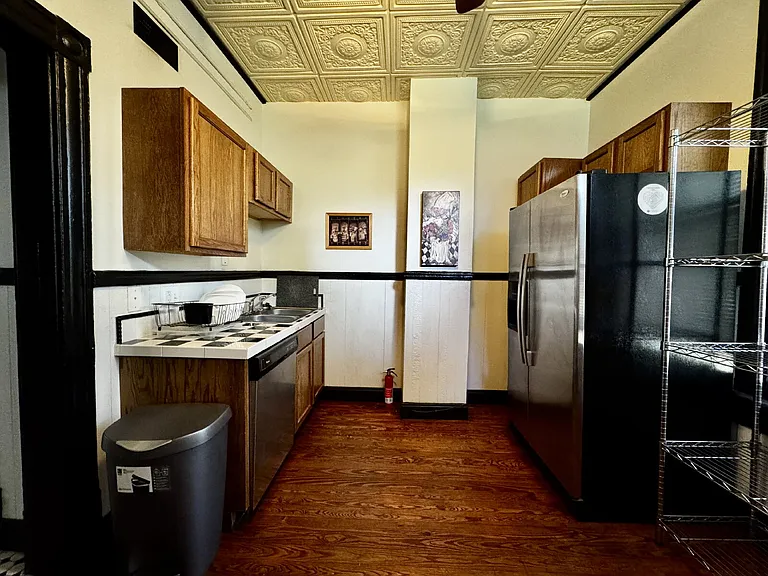 1316 Harrison St — Photo 9