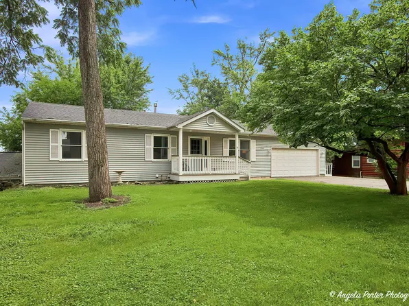 108 Vernon Dr, McHenry, IL 60051