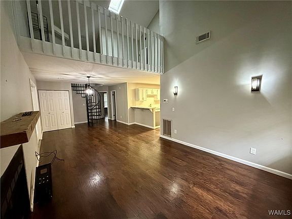 5th image of 2812 Robinwood Ln