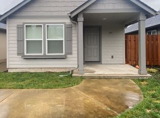 981 N Pacific Hwy #99, Cottage Grove, OR 97424